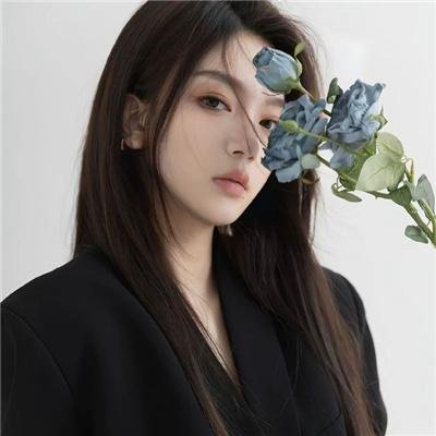 被全家炮灰读心真千金作成团宠